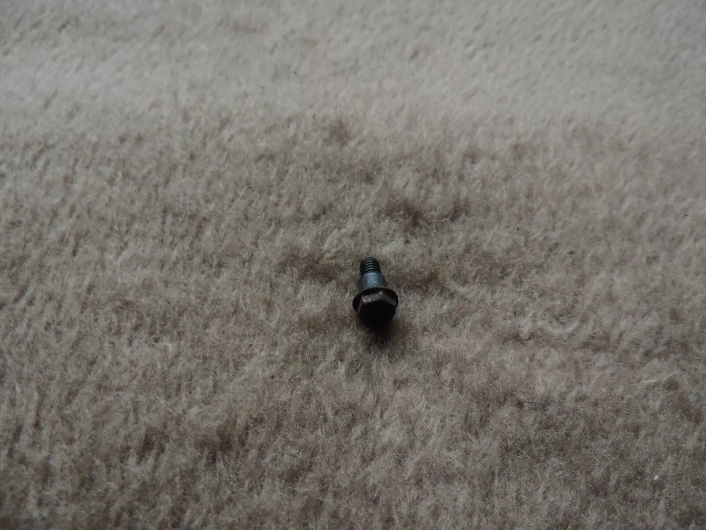 Briggs & Stratton Schraube für Tank und Peilstab 690940 - Treckerflickershop